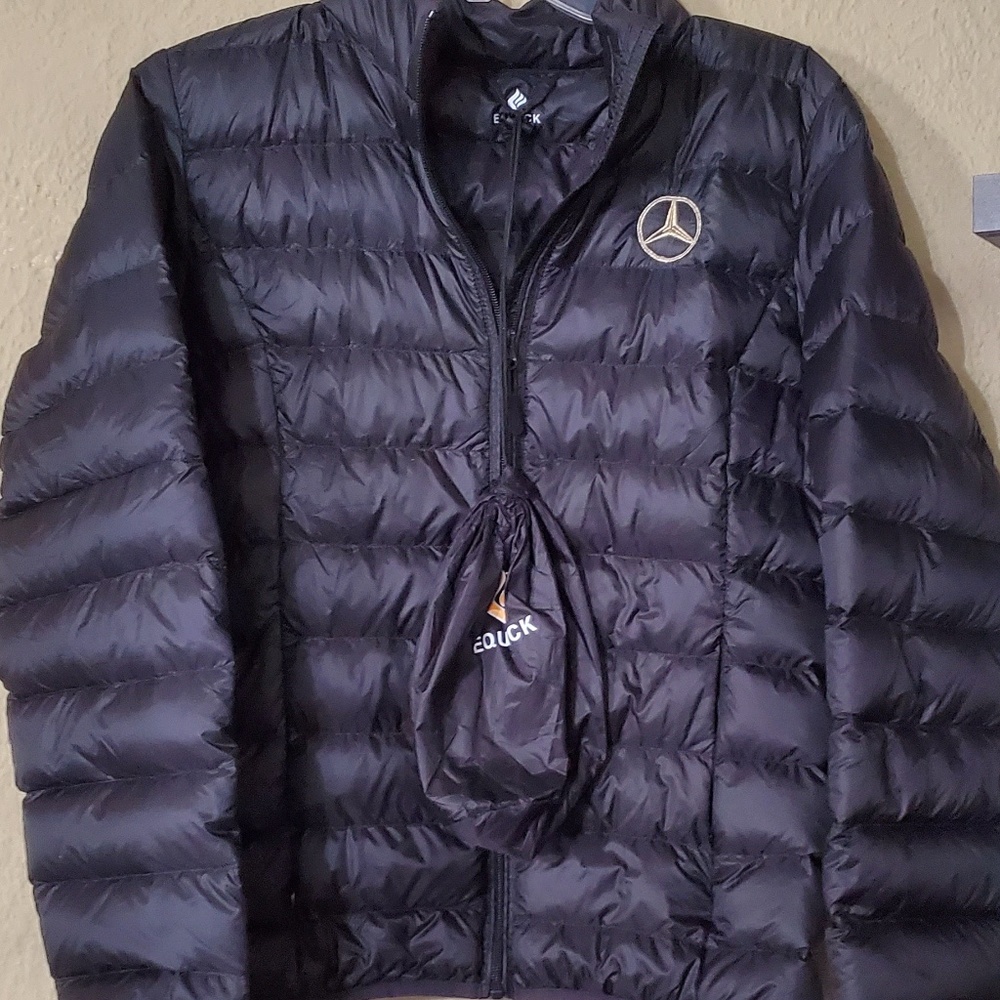 EQUICK size m Puffer Jacket Ultra Light Weight Short Coat with Travel Bag